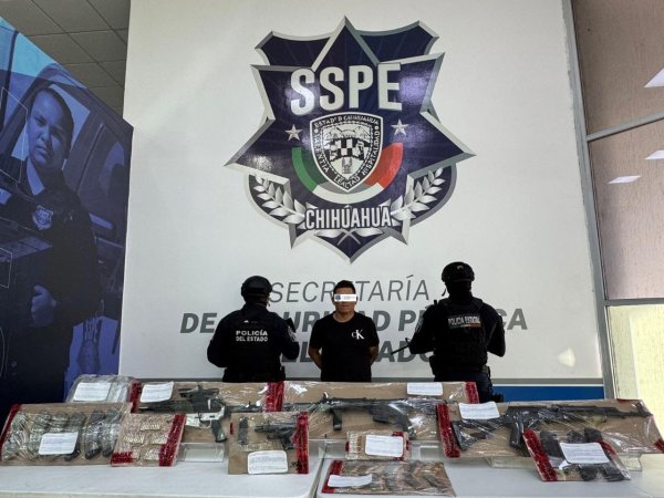 Detiene SSPE a presunto líder criminal con arsenal y vehículo calcinado en Juárez