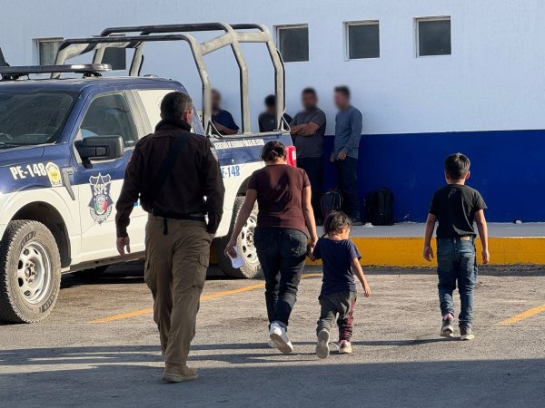 Rescata SSPE a 28 migrantes en el Ejido El Porvenir de Ciudad Juárez