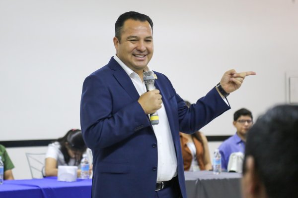 Reconoce Delicias a estudiantes destacados con el programa “Presidente y Funcionario por un Día”