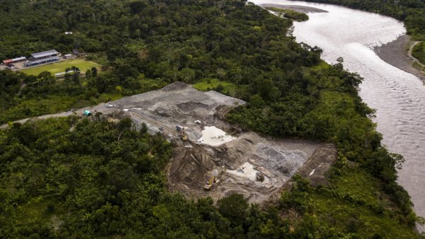Ecuador suspende concesiones mineras chinas por incumplir normas ecológicas