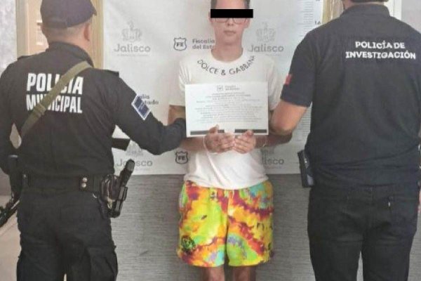 Detienen al influencer Alex Marín en Puerto Vallarta, Jalisco, por presunta trata de personas