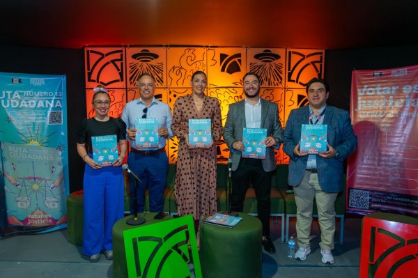 Presenta IEE revista No. 13 de Ruta Ciudadana en la FELIF de Ciudad Juárez