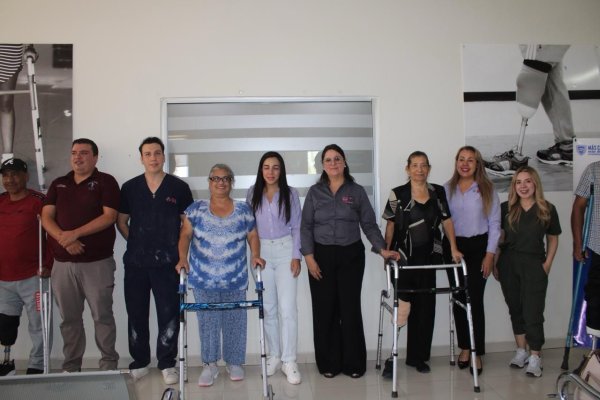Beneficia DIF Estatal a ocho personas con entrega gratuita de prótesis de pierna