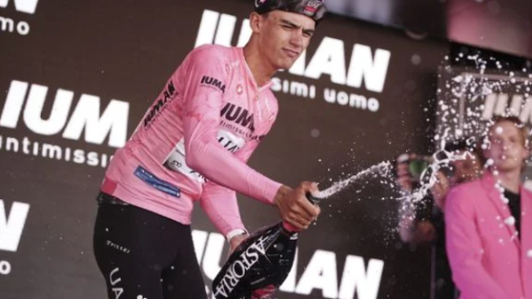 Isaac del Toro llega a 10 etapas como líder del Giro de Italia