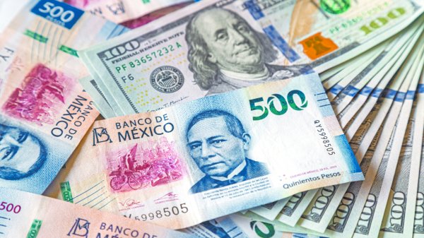 Peso mexicano se aprecia ante optimismo por revés de tribunal a aranceles de Trump