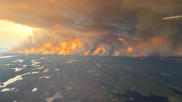 Canadá extiende la emergencia por incendios forestales