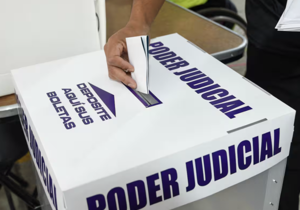 INE ordena suspender acordeones digitales para elección del Poder Judicial