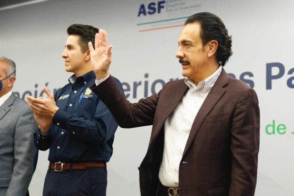 Detienen en Miami a César Román Mora, excontralor de Hidalgo vinculado a red de desvío de recursos