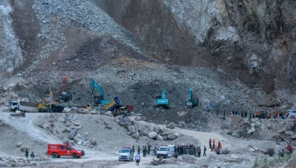 Se estiman 10 muertos por derrumbe en cantera en Indonesia