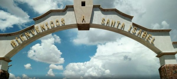 Se estrella avioneta en la carretera Anáhuac–Santa Isabel; un muerto y un herido: SSPE