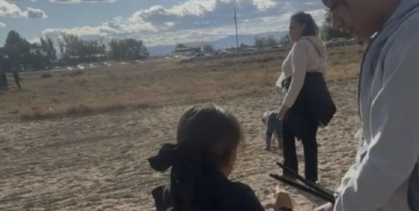 Niños atados, padres arrestados y familias traumatizadas tras redada del FBI en Idaho