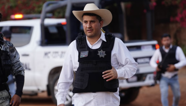 Balean al alcalde de Uruapan, Carlos Manzo, en Festival de Velas; lo reportan grave