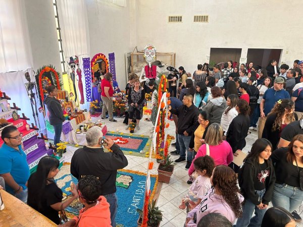 Ante más de 300 personas la diputada Xóchitl Contreras organiza concurso de altares y lleva a cabo Feria de vacunación