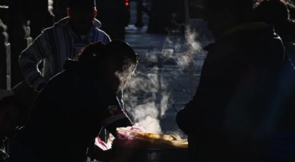 Frío, heladas y bancos de niebla el martes; onda tropical provocará lluvias en estas entidades