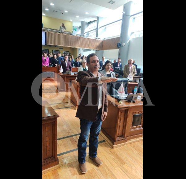 Rinde protesta Jaime Torres como diputado del dto 13