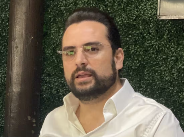 EUA quita visa a hijo de gobernador en México, revela periodista