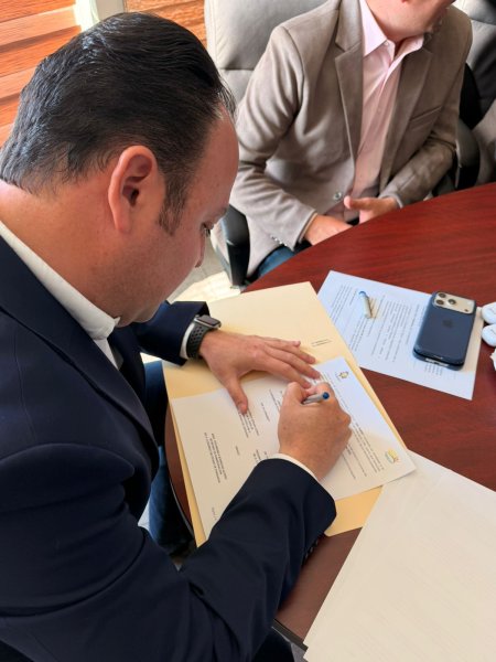 Firma Congreso del Estado convenio en apoyo a la atención de personas con cancer