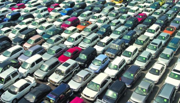 Sheinbaum amplía permiso para regularizar autos chocolate hasta noviembre del 2026