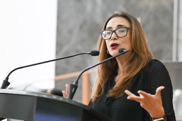 Leticia Ortega Máynez llama al Gobierno del Estado a defender la dignidad humana sin fronteras