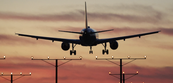 Recortes de vuelos en EU causan confusión en aerolíneas y pasajeros