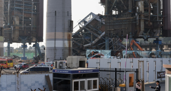 Un trabajador muerto y seis atrapados tras colapso en planta energética de Corea del Sur