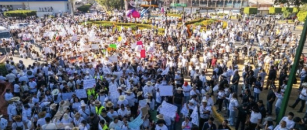 Miles de personas exigen paz en Uruapan y justicia para el alcalde Carlos Manzo