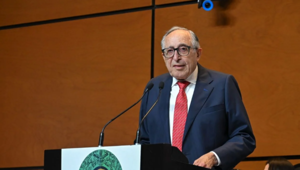 Kershenobich presume estrategia contra el sarampión y dismunución de casos, pero cifras no coinciden