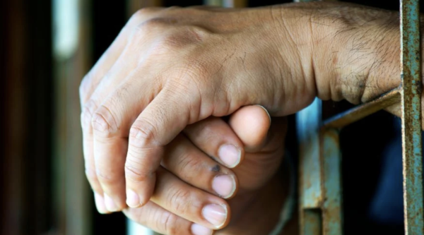 Presos políticos en Venezuela son golpeados, padecen restricción de alimentos y son humillados: ONG