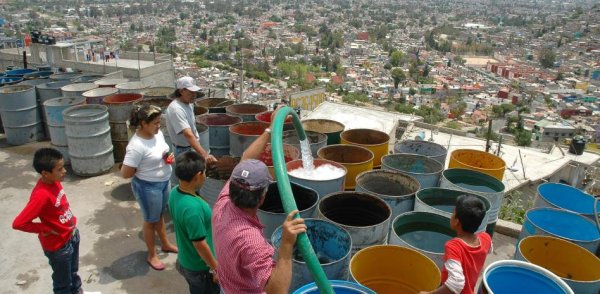 “Aguas con la reforma del agua”: colectivos se aprestan a impedir cambios en la gestión del líquido