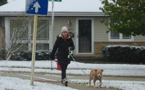 Primeras nevadas en EU ponen en alerta hasta 14 estados por bajas temperaturas