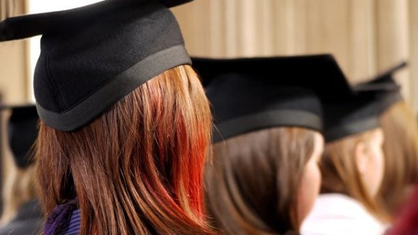 Piden que universidades privadas entreguen título profesional a sus egresados en un plazo máximo de 90 días