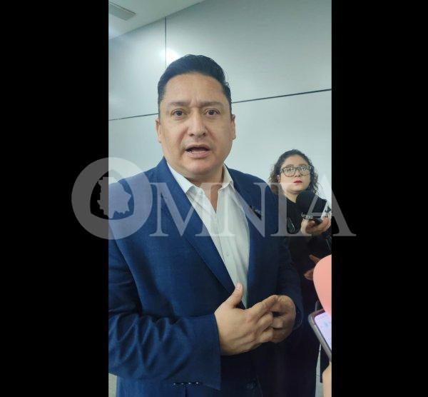 Se lanza Alfredo Chávez contra desplegado de Morena que acusa falsa promoción del país en ruinas