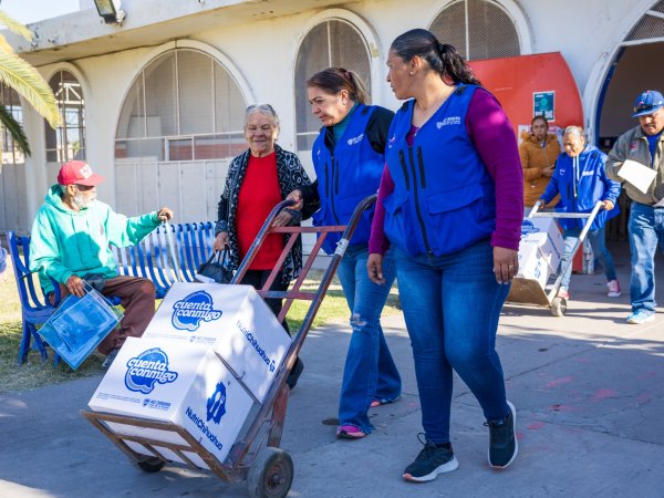 Lleva Gobierno Estatal y Delicias  jornada de entrega de apoyos alimentarios a grupos vulnerables