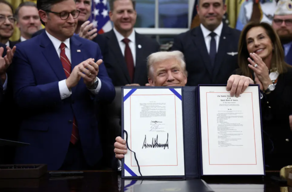 Donald Trump firma ley que acaba con el cierre de gobierno más largo en la historia de EU