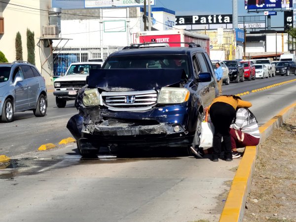 Se suscita carambola en avenida concurrida de  Ciudad Juárez, no hay lesionados de gravedad