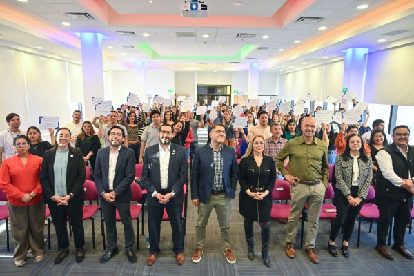 Apoyan a 100 emprendedores chihuahuenses con cheques para adquisición de materiales