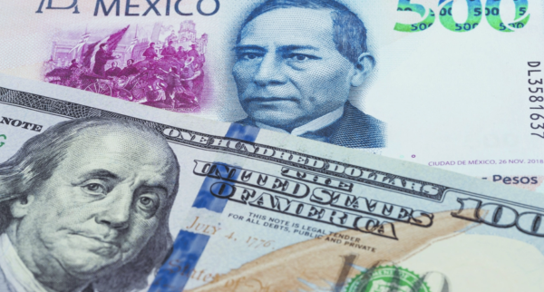Peso mexicano cae levemente contra el dólar tras tocar su mejor nivel en seis semanas