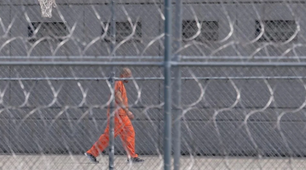 Organizaciones denuncian condiciones deplorables en centro migratorio de California