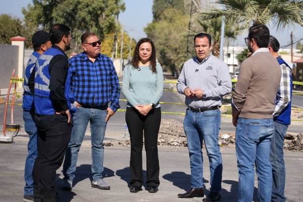 Constata Valenciano colocación de alumbrado y apertura vial en tramo de la avenida. Carlos Blake