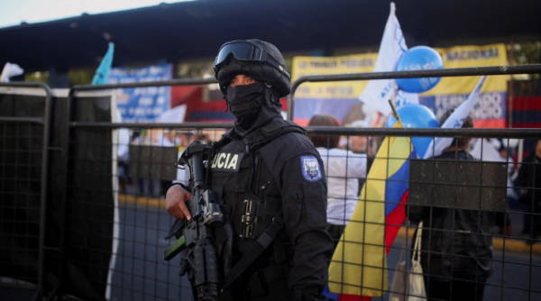 Ecuador vota este domingo referéndum y consulta popular sobre bases militares extranjeras