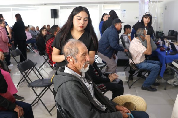 Entrega DIF Estatal más de 300 aparatos de movilidad y auxiliares auditivos en la región centro del estado