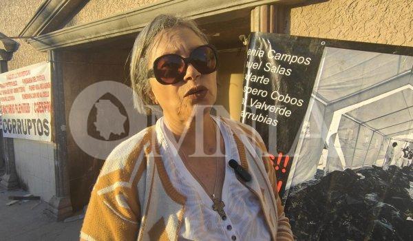 Colectivo Justicia para Nuestros Deudos protestan frente a funeraria Del Carmen