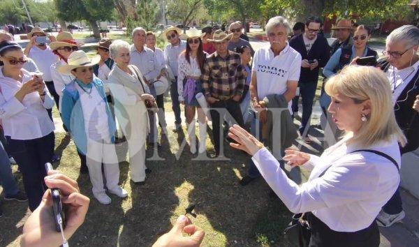 Se reúnen en Juárez manifestantes por el asesinato de Carlos Manzo