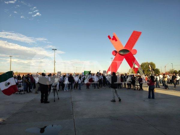 Protesta en Plaza de la Mexicanidad en Ciudad Juárez contra el Gobierno Federal