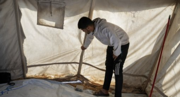 Primeras lluvias invernales fuertes azotan refugios improvisados de Gaza