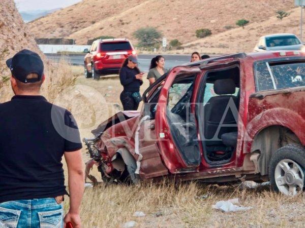 Vuelca camioneta en la Cuauhtémoc–Chihuahua; tres lesionados