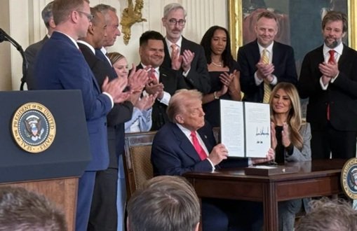 Trump firma orden ejecutiva que prioriza la participación de organizaciones religiosas en el sistema de acogida familiar