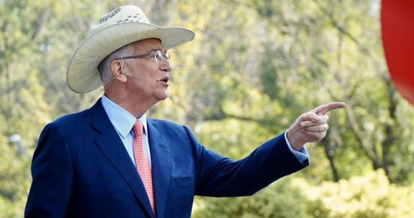 Salinas Pliego culpa a Sheinbaum por los disturbios. La llama 