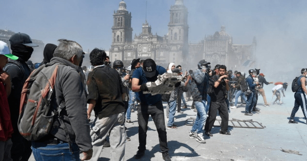 Condena Segob violencia en manifiestación