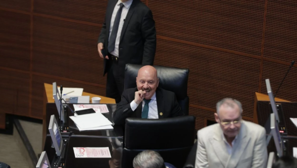 Chiapas: exsecretario de Salud morenista también se subió a la caravana